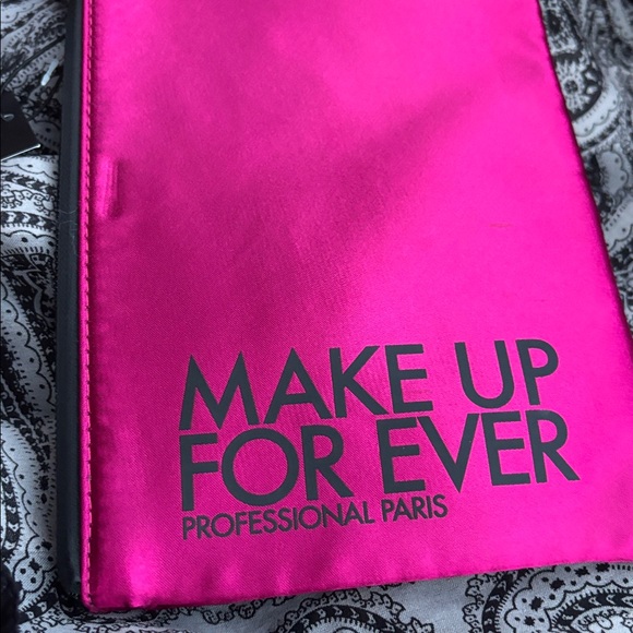 NWT MAKE UP FOR EVER Satin Fuchsia pink on the go glam makeup bag - Picture 7 of 9